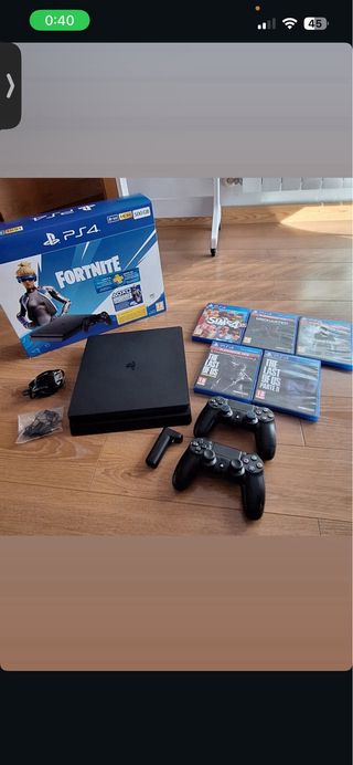 PS4 (PlayStation 4) con 2 mandos y juegos