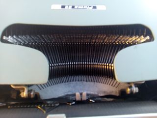 Máquina de escribir Olivetti Pluma 22