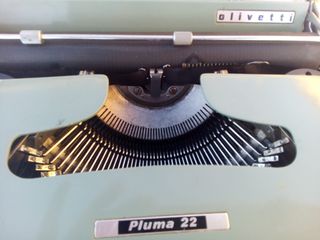 Máquina de escribir Olivetti Pluma 22
