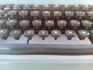 Máquina de escribir Olivetti Pluma 22