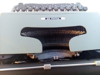 Máquina de escribir Olivetti Pluma 22
