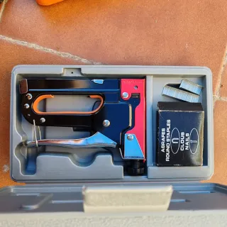 Grapadora Usos Múltiples con Grapas