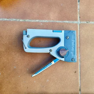 Grapadora Usos Múltiples con Grapas