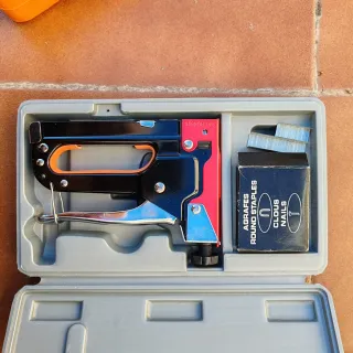 Grapadora Usos Múltiples con Grapas