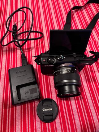 Canon EOS M100