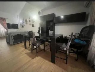 Mesa Comedor Negra y Sillas