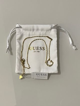 Collana Guess con iniziale G e strass
