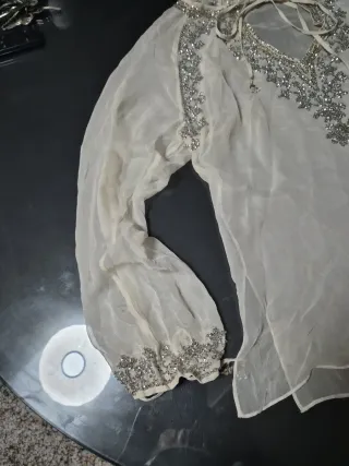 Blusa Beige con Pedrería transpatente