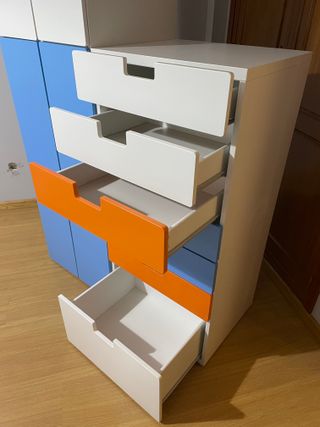 Roupeiro e camiseiro para criança