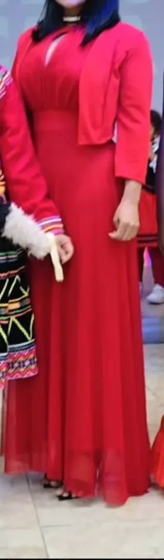 Vestido rojo elegante escotado