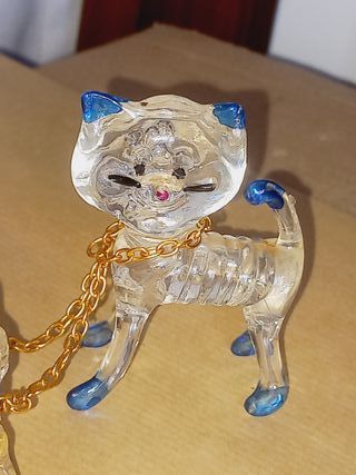 Estatueta de gata e gatinhos em vidro