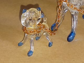 Estatueta de gata e gatinhos em vidro