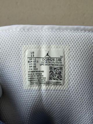 Air Jordan 1 Mid Obsidian Smoke Grey