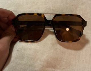 Gafas de sol negras y azules