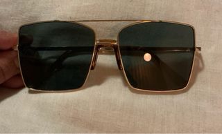 Gafas de sol negras y azules