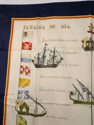 PAÑUELO DE SEDA DE LOEWE SEÑALES DE DÍA Y NOCHE