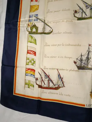 PAÑUELO DE SEDA DE LOEWE SEÑALES DE DÍA Y NOCHE