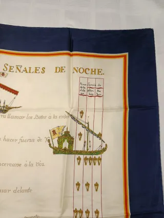 PAÑUELO DE SEDA DE LOEWE SEÑALES DE DÍA Y NOCHE