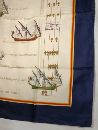 PAÑUELO DE SEDA DE LOEWE SEÑALES DE DÍA Y NOCHE