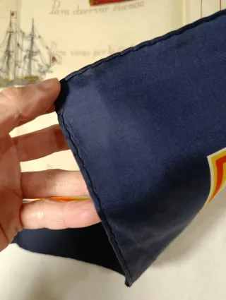 PAÑUELO DE SEDA DE LOEWE SEÑALES DE DÍA Y NOCHE