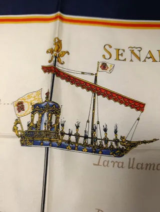 PAÑUELO DE SEDA DE LOEWE SEÑALES DE DÍA Y NOCHE