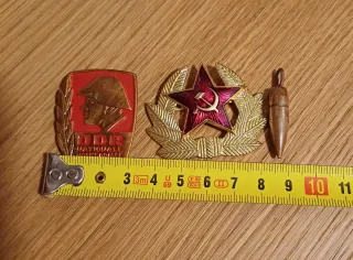 Insignias DDR y URSS con colgante bala, todo 4€