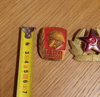 Insignias DDR y URSS con colgante bala, todo 4€