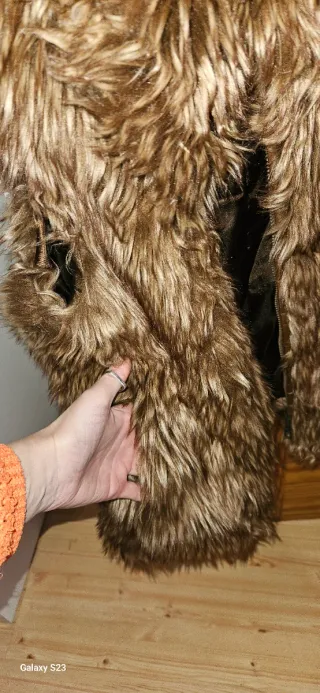 Chaleco pelo marrón Stradivarius T.M