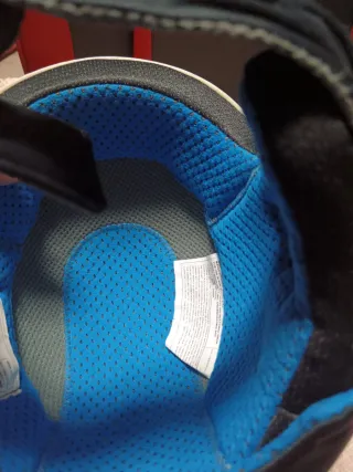 Casco Briko bianco con dettagli blu e oro