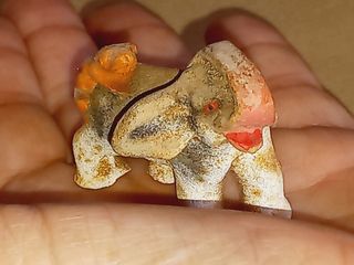 Estatueta de Elefante com Tigre nas costas