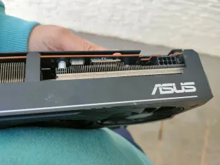 Tarjeta de Video ASUS xt5600 TUF Gaming