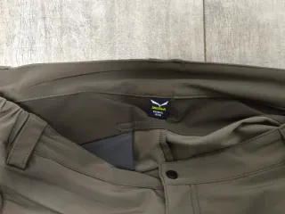 Pantaloni Salewa verde oliva taglia L nuovi