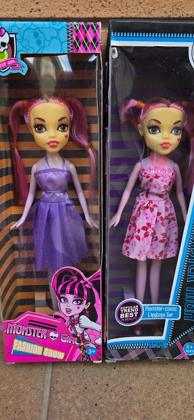Mostra di moda di bambole Monster Girl