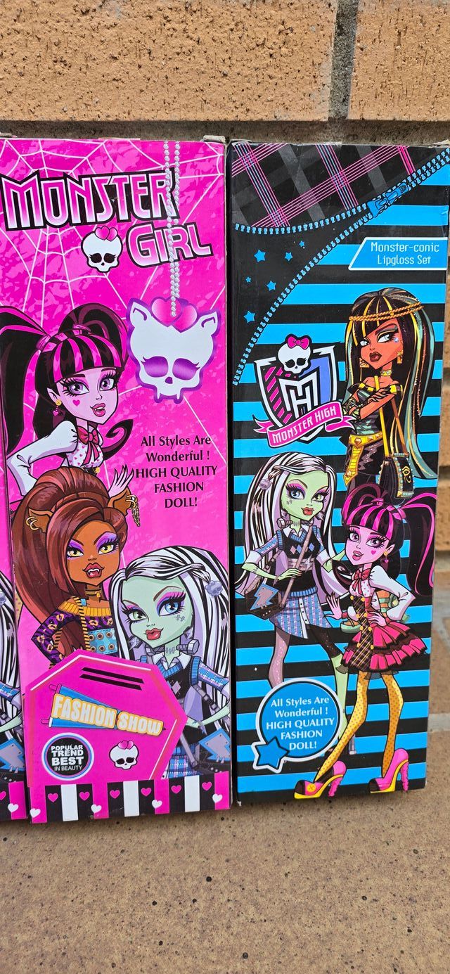 Mostra di moda di bambole Monster Girl