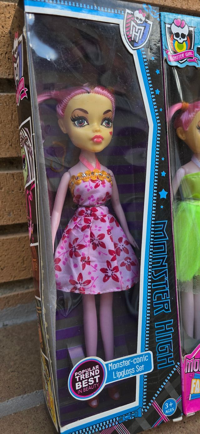 Mostra di moda di bambole Monster Girl