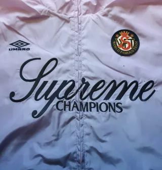 Chaqueta Supreme Umbro gradient Talla M