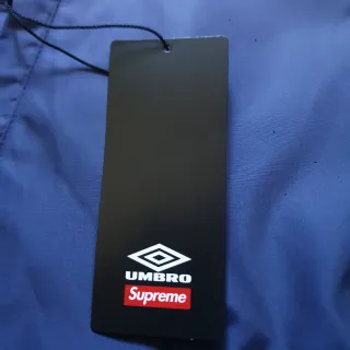 Chaqueta Supreme Umbro gradient Talla M
