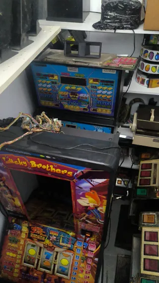 Máquina tragaperras Lucky Brothers