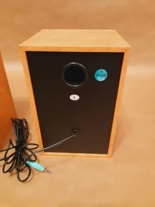 Altavoces Genius madera Marrón/Negro.