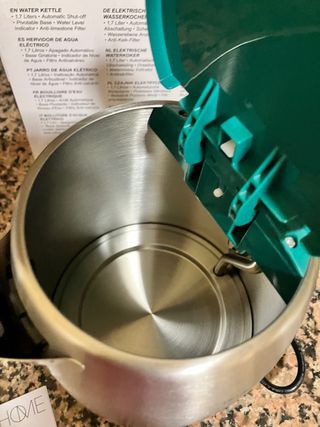 Hervidor de agua eléctrico KUBO KBWK1053