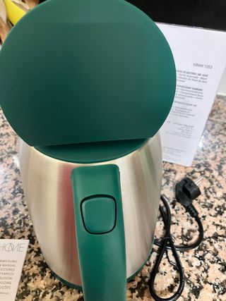 Hervidor de agua eléctrico KUBO KBWK1053