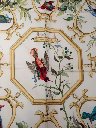 PRECIOSO PAÑUELO DE SEDA DE HERMES