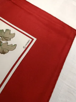 PRECIOSO PAÑUELO DE SEDA DE HERMES