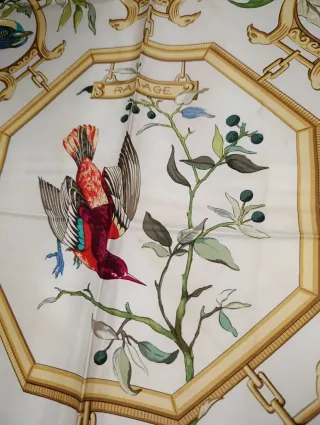 PRECIOSO PAÑUELO DE SEDA DE HERMES