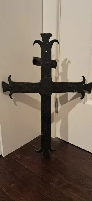 Cruz antigua de Hierro Forjado