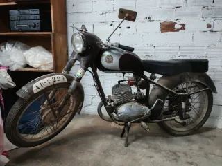 Moto Derbi Cabeza de Hormiga Antigua