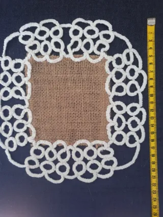 Pequena toalha decorativa.