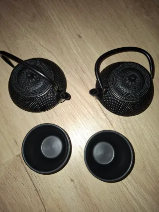 Set tè con 2 teiere e 2 bicchieri neri