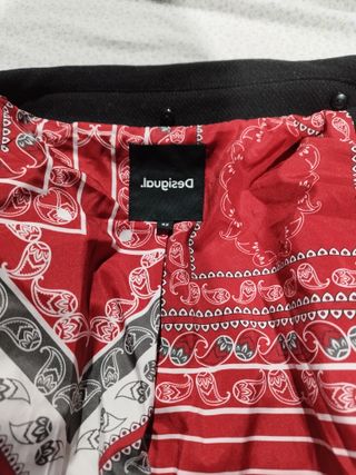 Abrigo Desigual Negro con Cinturón