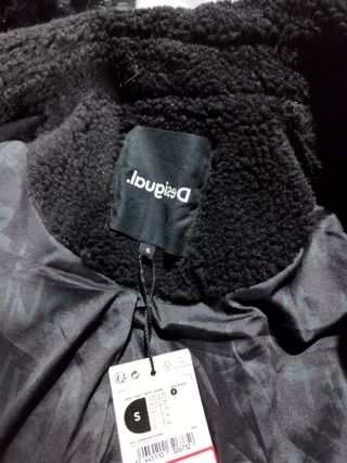 Abrigo Desigual Negro Chaleco Largo